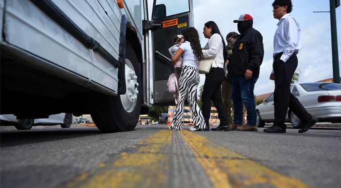 EEUU deporta a África a más de 500 migrantes de terceros países sin el debido proceso