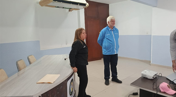 Secretaria femenina de AD unida a la lucha contra el cáncer de mama