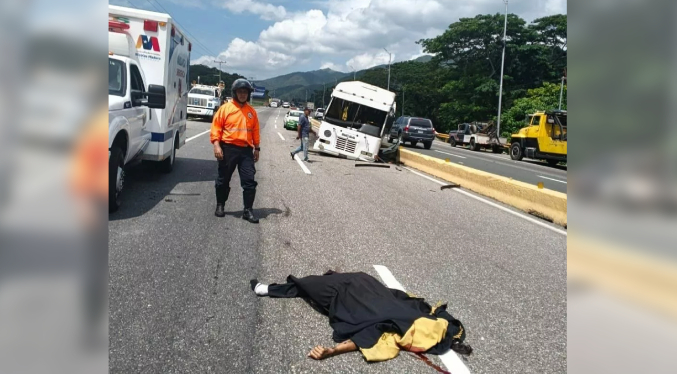 Muere docente y ocho niños resultan lesionados en choque de buseta y gandola en la ARC