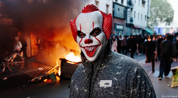 Francia reconoce «pérdida de control» de la policía en protestas