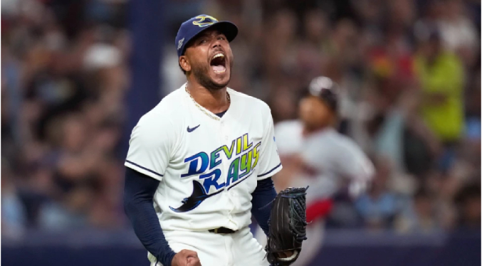 Peralta y Hicks impulsan victoria 3-1 de Rays ante Guardianes para igualar la Serie de Campeonato