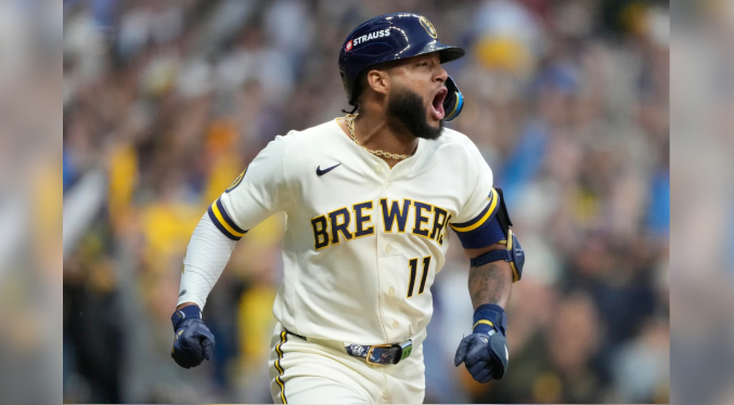 Con hit de Jackson Chourio Cerveceros remonta a los Padres y los dejan en el terreno
