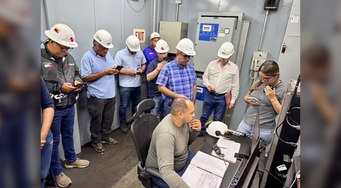 Ministro Juan Ramírez Luces inspecciona trabajos en diferentes máquinas de Termozulia