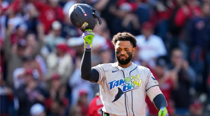 Rays se ponchan 13 veces en derrota ante Guardianes y caen a 2-1 en Serie de Campeonato