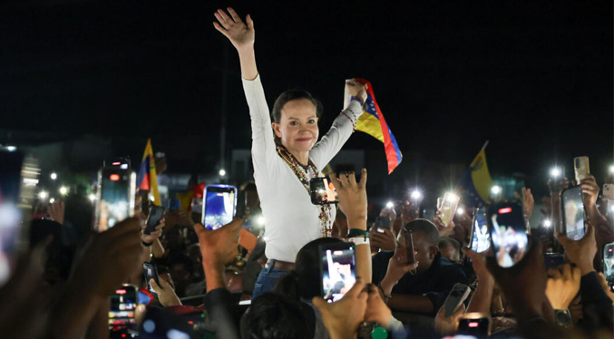 María Corina Machado arriba a Caracas luego de liderar caravana por cinco estados
