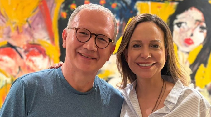 María Corina Machado visita en su casa a su asesor jurídico bajo arresto domiciliario
