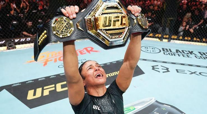 Silva vence por decisión unánime a Cong y gana el título mosca femenino de UFC