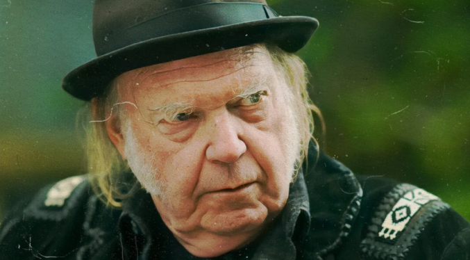 Neil Young demanda de nuevo al comité político de Trump por infracción de derechos de autor