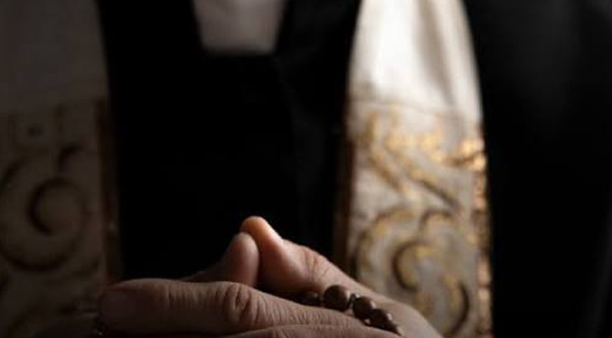 Acusan a un sacerdote colombiano de abuso sexual a un niño de seis años en un monasterio