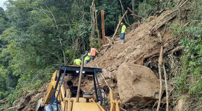 Abren paso controlado en la carretera a Choroní