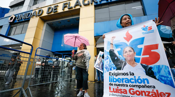 Correístas protestan en Ecuador para exigir la liberación de la excandidata Luisa González