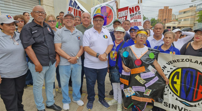 Maestro marchan hasta la Fiscalía: Exigen mejoras salariales y rechazan los cortes eléctricos