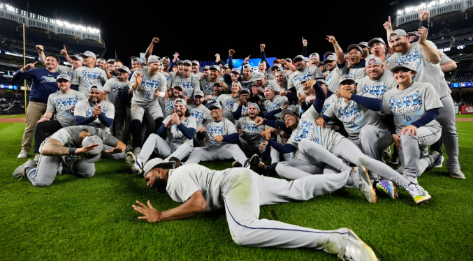 Rays barren a Yankees en serie divisional gracias a jonrón de Mesa e interferencia de fanático