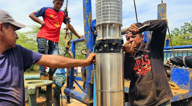 Gobierno nacional atiende a más de mil 400 familias al reactivar pozo en Rosario de Perijá en el estado Zulia