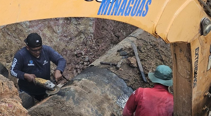 MinAguas realiza mantenimiento correctivo en tubería de agua potable en Zulia