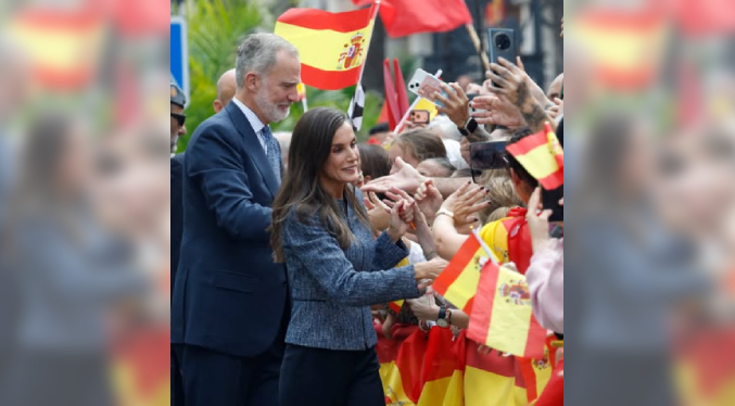 Los reyes de España visitan Ceuta mientras el territorio lidia con una prolongada crisis migratoria