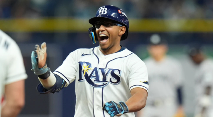 Los Rays vencen 5-2 a unos Yankees erráticos y toman ventaja 2-0 en su Serie Divisional