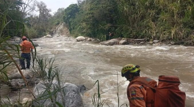 Bomberos de Mérida continúan la búsqueda de una mujer que fue arrastrada por un río