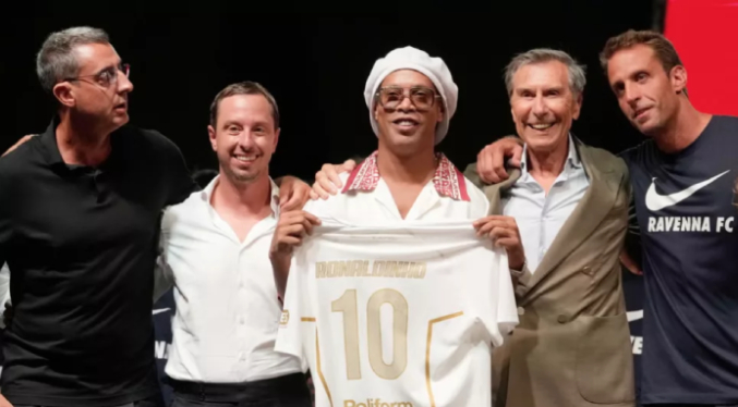 Ronaldinho debutará el 15-Nov con el Ravenna de la Serie C