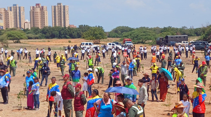 Ministro de Ecosocialismo Nelson Rodríguez lidera jornada de siembra en la Vereda del Lago