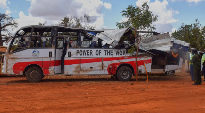 Kenia: 22 muertos en un choque de autobús