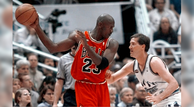 Camiseta de Michael Jordan fija récord de 14 millones en subasta de recuerdos de básquet