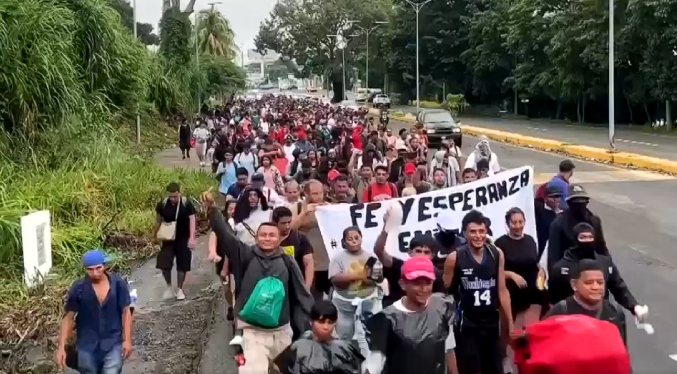 Centroamericanos salen en caravana desde el sur de México con la firme decisión de llegar a EEUU