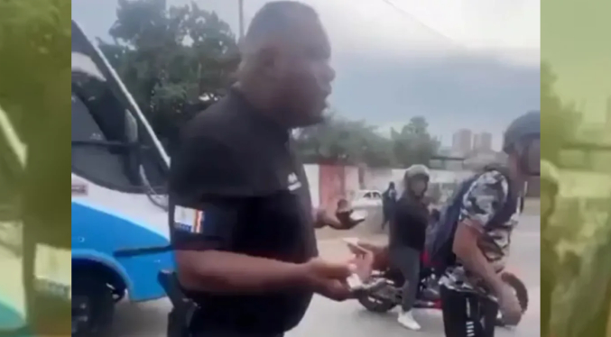 Arrestan a comisario tras negarse a auxiliar a motorizado que falleció en Catia La Mar