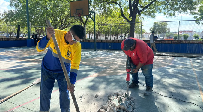 Alcaldía de Maracaibo inicia la recuperación de la plaza y del complejo deportivo Astolfo Romero
