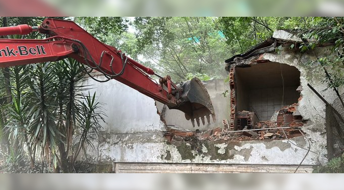 Demuelen casa de Pablo Escobar en Medellín que supuestamente se usaba para «satanismo»