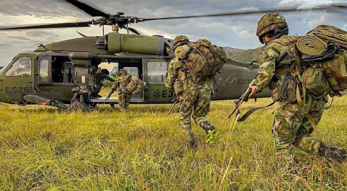 Fuerzas colombianas abaten a 10 miembros de la guerrilla del ELN en el suroeste del país