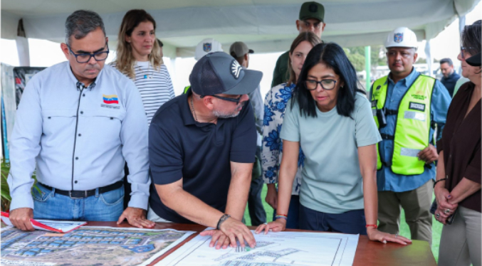 Delcy Rodríguez evalúa desarrollo habitacional de 1000 viviendas en Catia La Mar