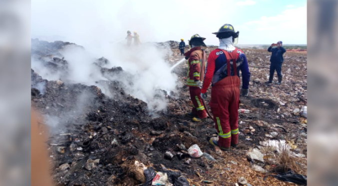 Cuerpos de bomberos y resguardo atienden incendio en el relleno sanitario La Ciénaga