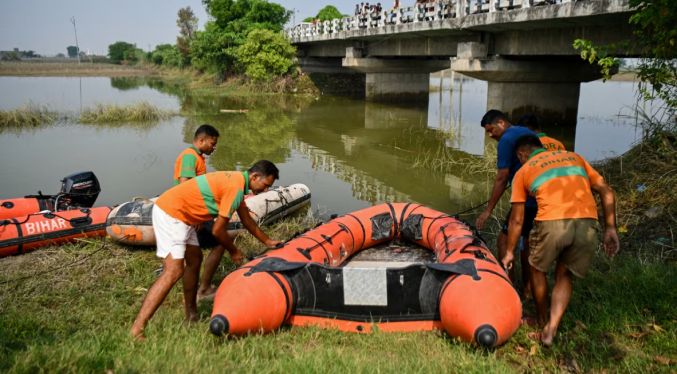 Mueren 13 niños en el naufragio de un barco en India