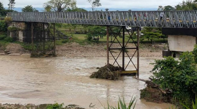 Colapsa el puente Burgua que conecta a Táchira y Apure
