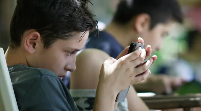 Grecia prohíbe el acceso a las redes sociales a los menores de 15 años