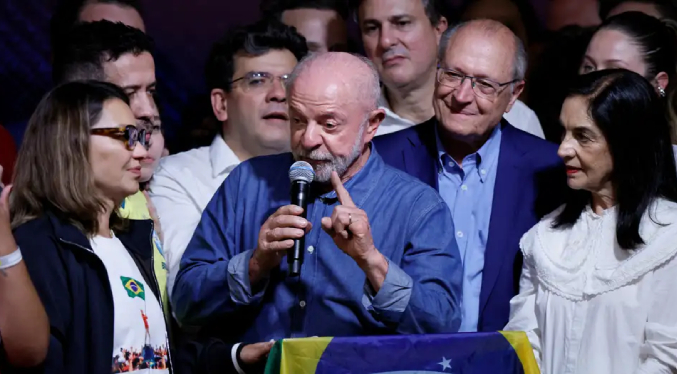 Bolsa de Sao Paulo se desploma tras la victoria de Lula en Brasil